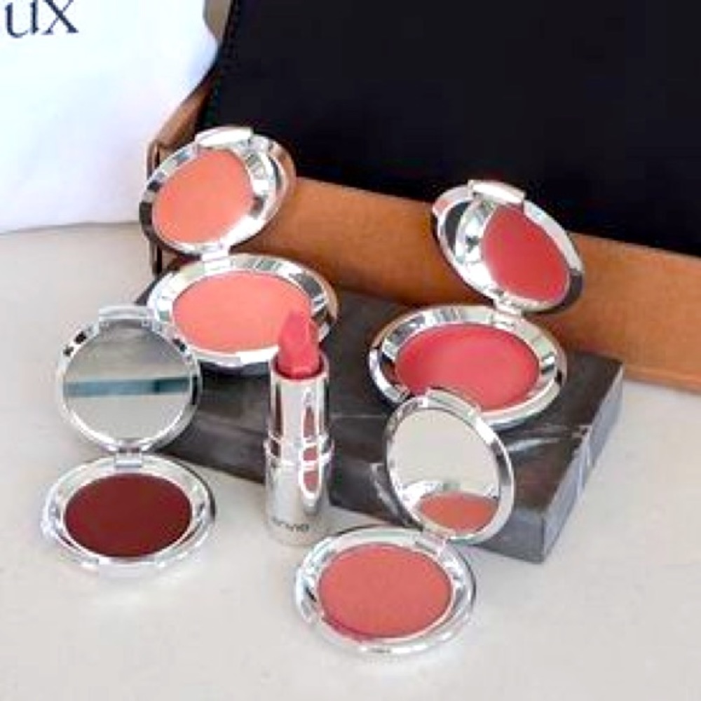 Nude Envie Divine Daring Eyeshadow Enamor Passion Cream Blush Belong Lip